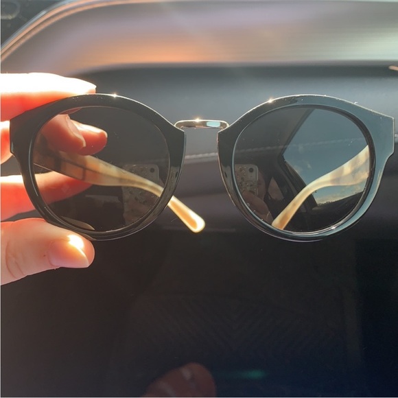 Burberry Sunglasses plaid with case - Picture 6 of 12